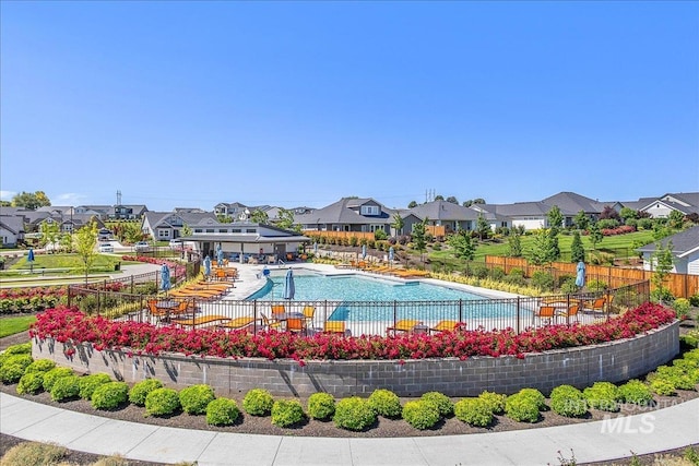 view of swimming pool