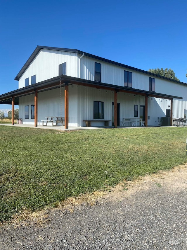 back of house featuring a yard