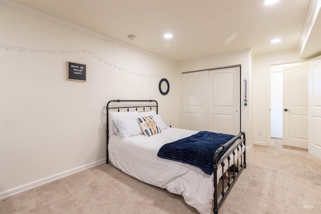 1205 Ponderosa Dr, Moscow, ID 83843 - bedroom featuring carpet, crown molding, recessed lighting, a closet, and baseboards