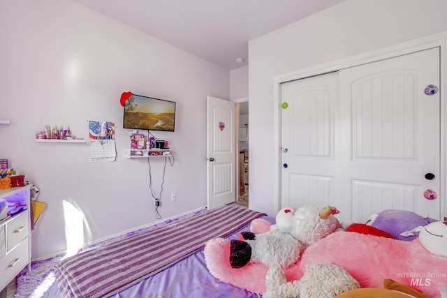 bedroom with a closet
