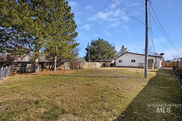 view of yard featuring a fenced backyard