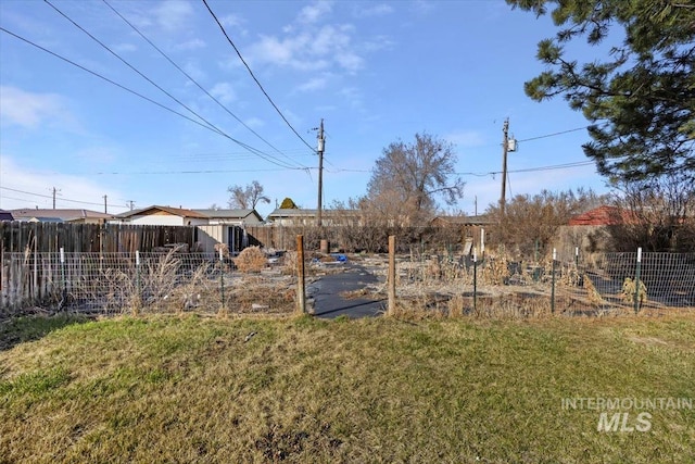 view of yard featuring a fenced backyard