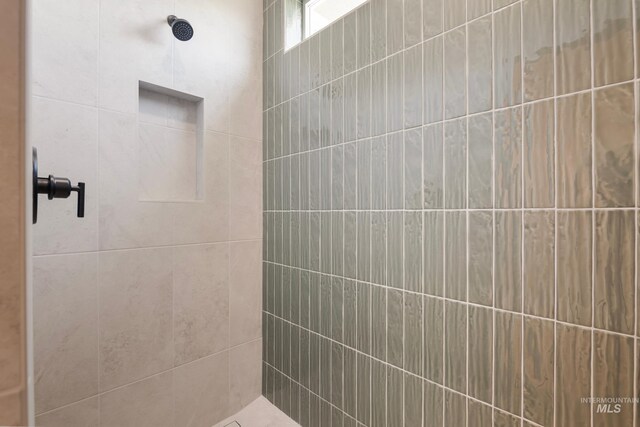 24910 Ardmore Ct, Caldwell, ID 83607 - bathroom with tiled shower