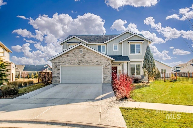 view of front of house featuring a garage and a front yard