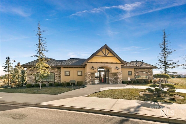 view of front of house with a front yard