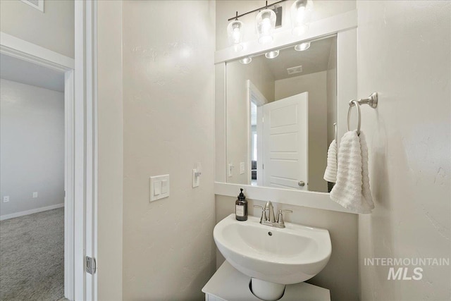 bathroom featuring sink