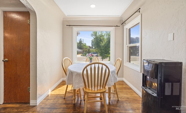209 N Canyon St, Nampa, ID 83651 - dining space with wood finished floors, a textured wall, arched walkways, and baseboards
