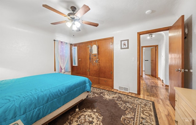 209 N Canyon St, Nampa, ID 83651 - bedroom featuring light wood-style floors, ceiling fan, and a closet