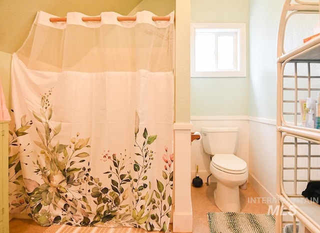 221 N Union St, Star, ID 83669 - full bath featuring toilet, a wainscoted wall, and a shower with curtain