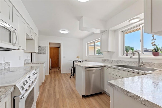 611 E Dewey Ln, Caldwell, ID 83607 - kitchen with white appliances, light wood-type flooring, and light countertops