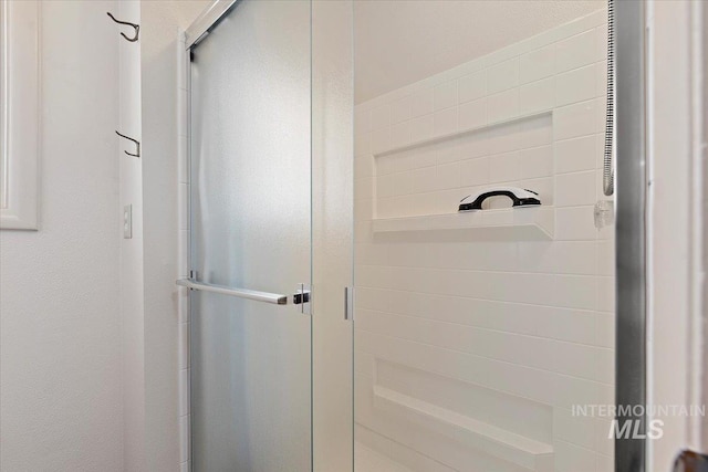 611 E Dewey Ln, Caldwell, ID 83607 - bathroom featuring a shower stall
