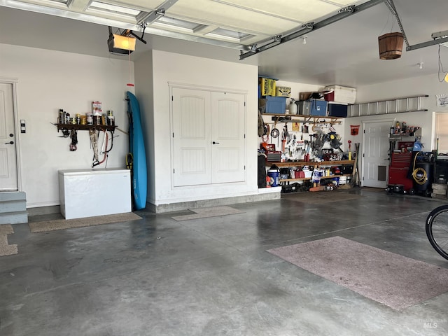 554 Valley Circle Rd, Hagerman, ID 83332 - garage with a garage door opener
