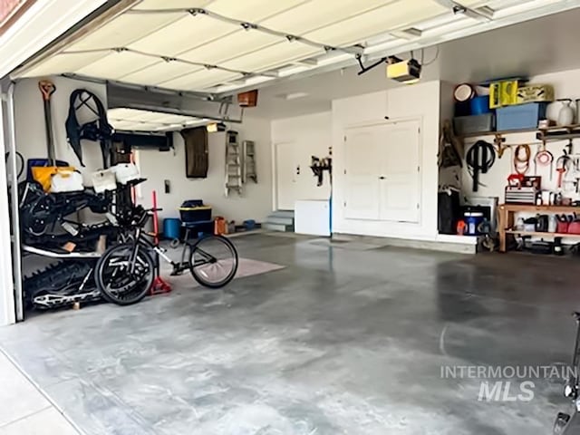 554 Valley Circle Rd, Hagerman, ID 83332 - garage featuring a garage door opener