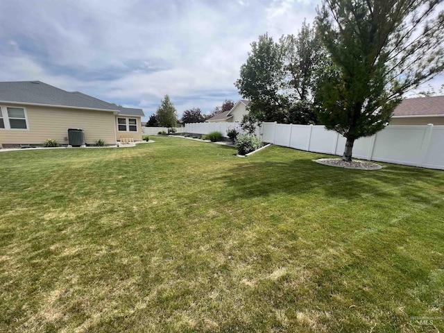 554 Valley Circle Rd, Hagerman, ID 83332 - view of yard featuring central AC
