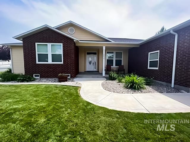 554 Valley Circle Rd, Hagerman, ID 83332 - single story home with brick siding, a front lawn, and covered porch