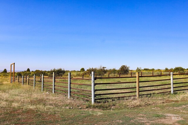 view of yard featuring a rural view