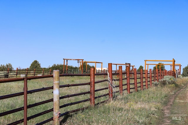 view of yard featuring a rural view