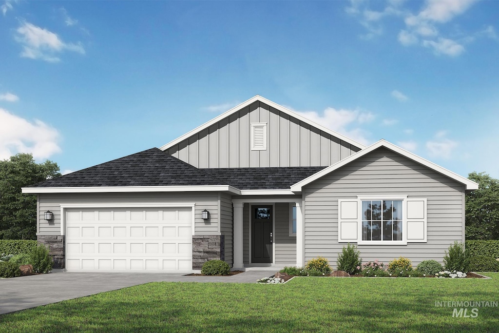 view of front of property featuring a front yard and a garage