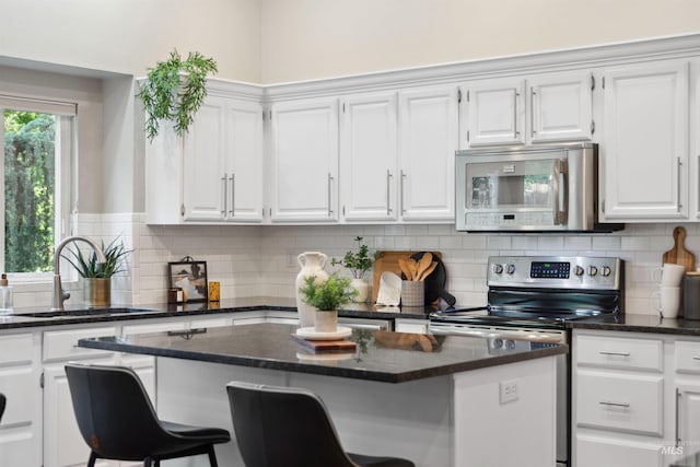3376 E Echo Ct, Boise, ID 83712 - kitchen with a sink, white cabinetry, and a breakfast bar area