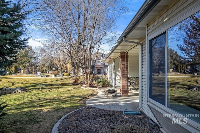 view of yard with a patio