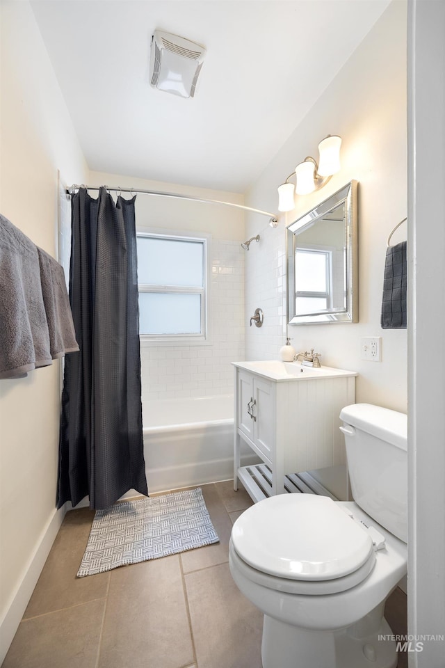 full bath featuring tile patterned floors, toilet, shower / bath combination with curtain, baseboards, and vanity