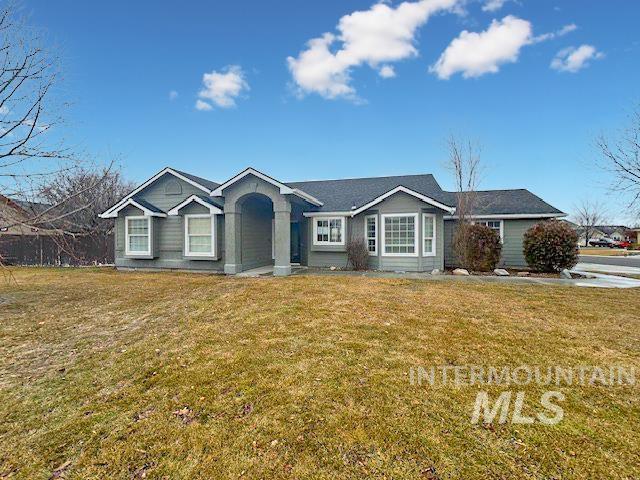 ranch-style house with a front yard