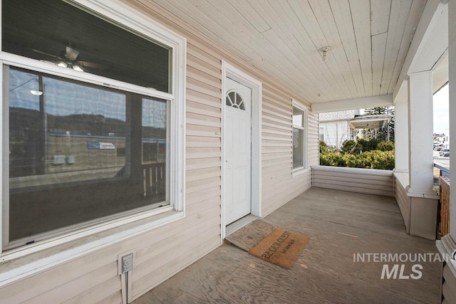515 W College Ave, Saint Maries, ID 83861 - unfurnished sunroom with ceiling fan