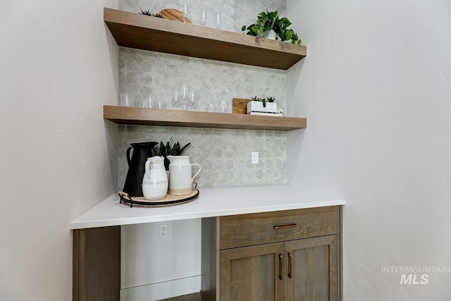 bar with backsplash
