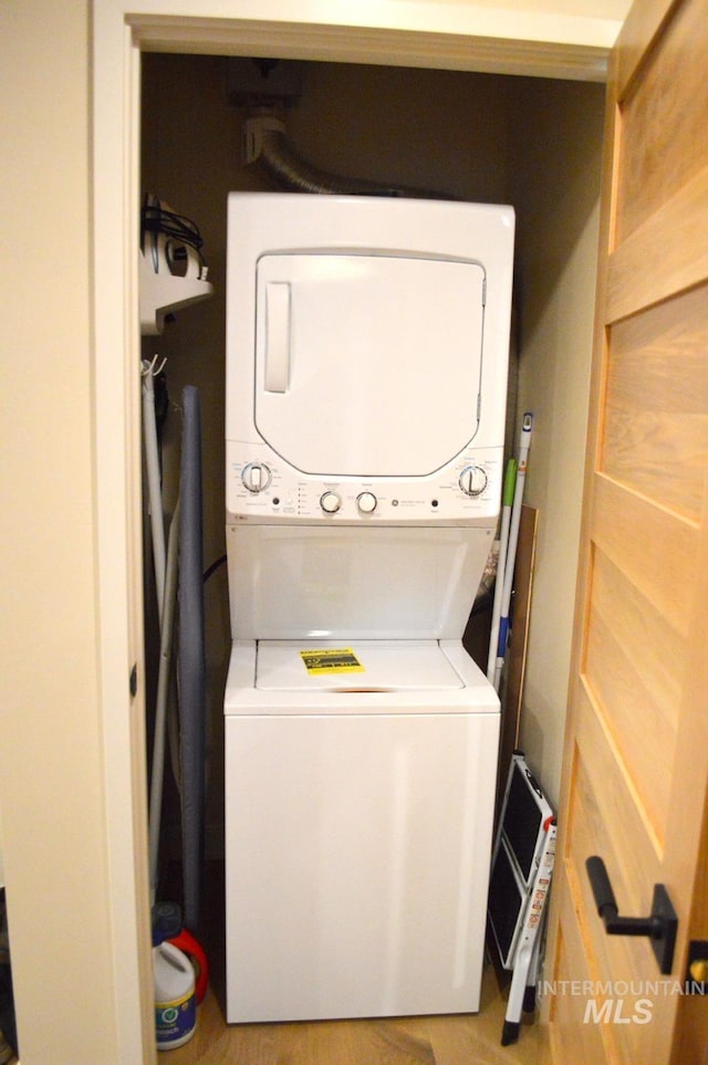 780 Village Dr Unit 308, Donnelly, ID 83615 - laundry area with laundry area and stacked washer and dryer