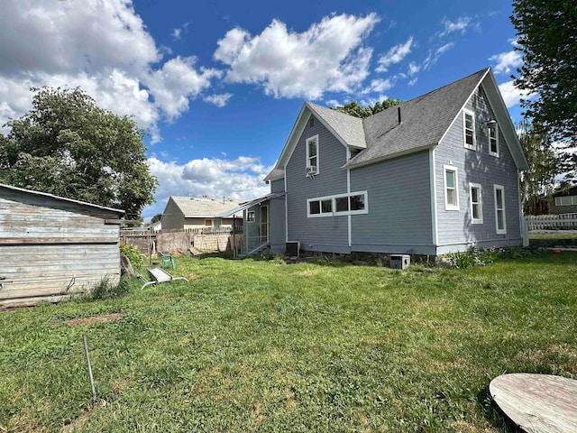 view of side of property featuring a lawn