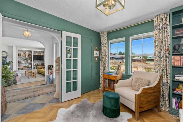 sitting room featuring arched walkways