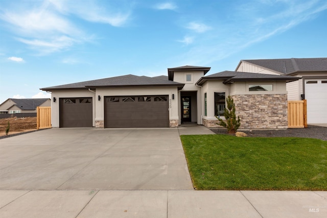 view of front of home featuring a garage and a front yard