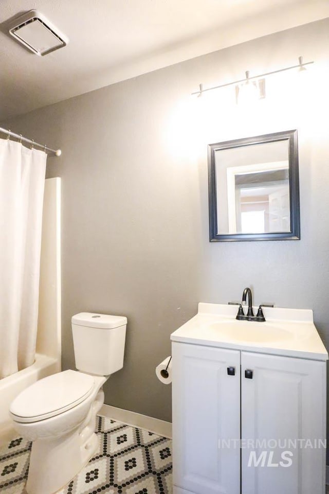 1120 SW 14th Ave, Ontario, OR 97914 - bathroom with vanity, tile patterned floors, and shower / bath combo