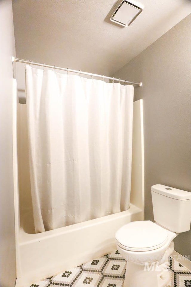 1120 SW 14th Ave, Ontario, OR 97914 - bathroom featuring shower / bath combo