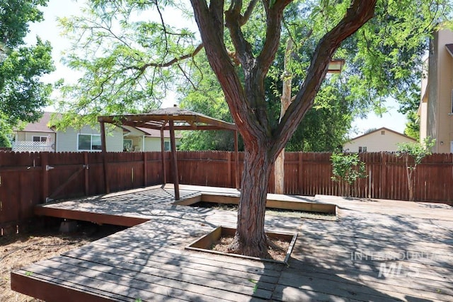 1120 SW 14th Ave, Ontario, OR 97914 - wooden terrace featuring a fenced backyard and a gazebo