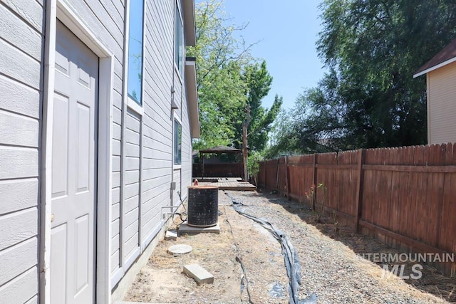 1120 SW 14th Ave, Ontario, OR 97914 - fenced backyard with a gazebo