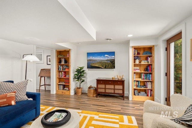 606 S Ridge Rd, Moscow, ID 83843 - living area featuring wood finished floors, baseboards, and recessed lighting