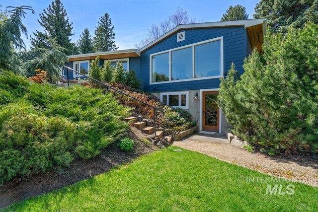 606 S Ridge Rd, Moscow, ID 83843 - modern home with stairs and a front lawn