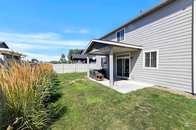 view of yard featuring a patio