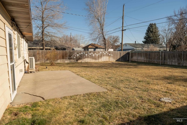 view of yard featuring a patio