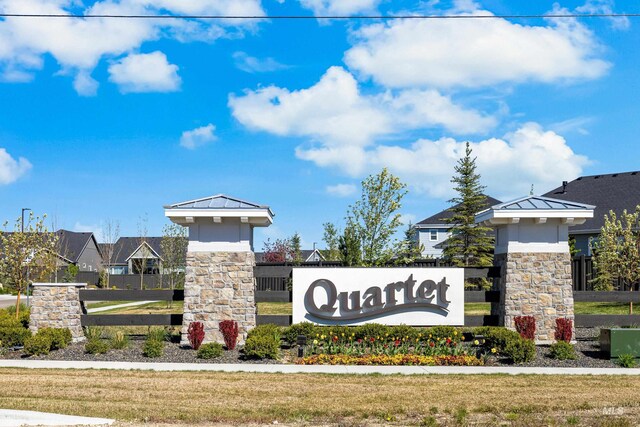 community sign featuring a lawn