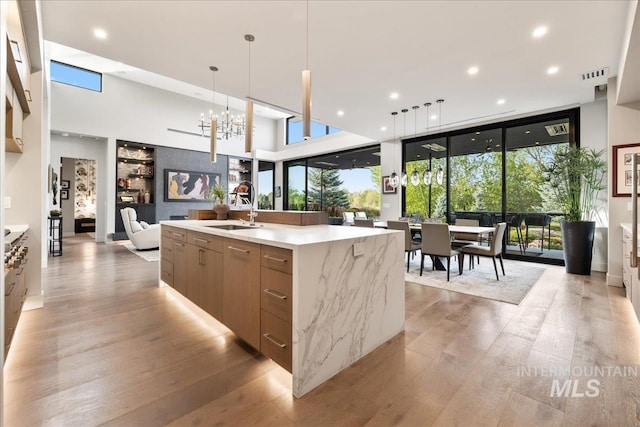 1865 E Lone Shore Ln, Eagle, ID 83616 - kitchen with visible vents, open floor plan, modern cabinets, a large island with sink, and a sink