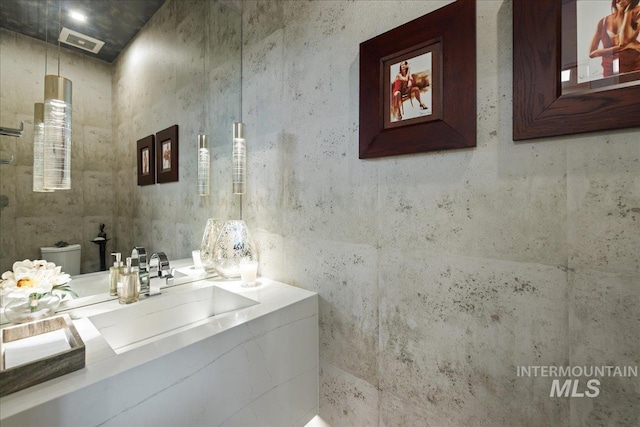 1865 E Lone Shore Ln, Eagle, ID 83616 - bathroom featuring toilet and vanity