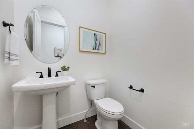 12507 S Lenora Pl, Nampa, ID 83686 - bathroom with baseboards, toilet, tile patterned floors, and a sink