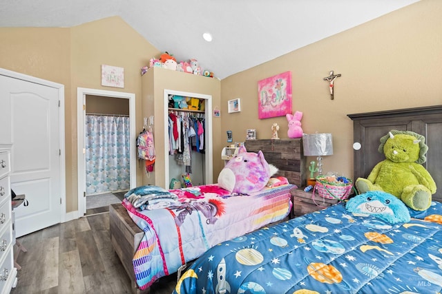 726 Wyoming St, Gooding, ID 83330 - bedroom featuring a closet, vaulted ceiling, and dark wood finished floors