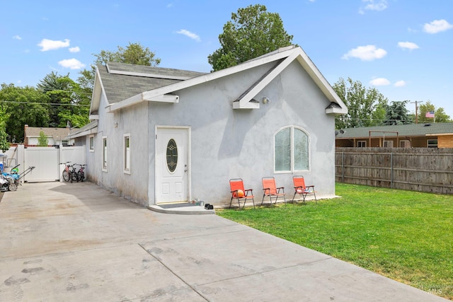 726 Wyoming St, Gooding, ID 83330 - exterior space with a shingled roof, fence, a lawn, and stucco siding