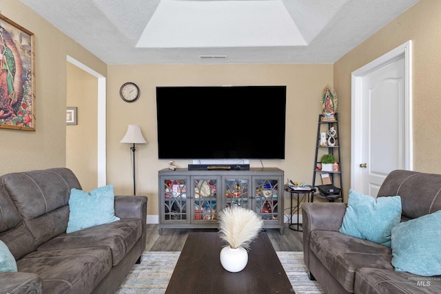 726 Wyoming St, Gooding, ID 83330 - living area featuring a textured ceiling, wood finished floors, visible vents, and baseboards