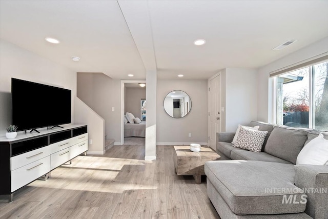 living area with light wood-type flooring, baseboards, recessed lighting, and visible vents