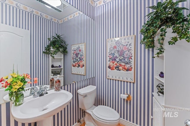 5130 N Lakemont Ln, Garden City, ID 83714 - bathroom with wallpapered walls, baseboards, toilet, and a sink