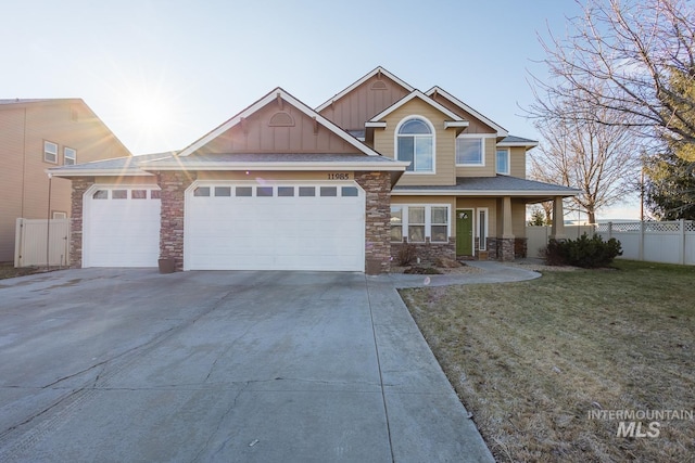 view of front facade with a garage and a front yard